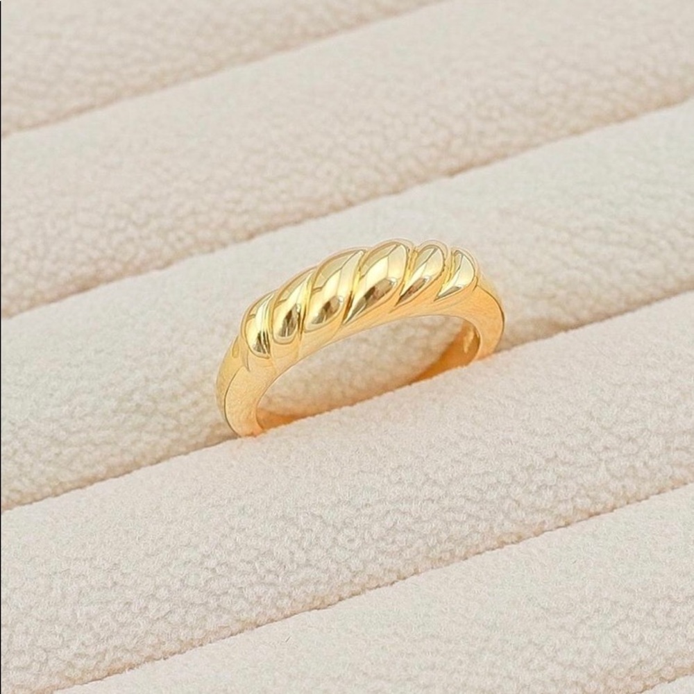 Heart of Gold Croissant Ring